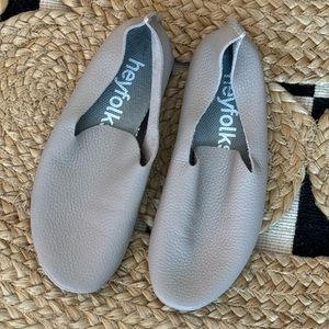 heyfolks Abode adult slippers, size 6.